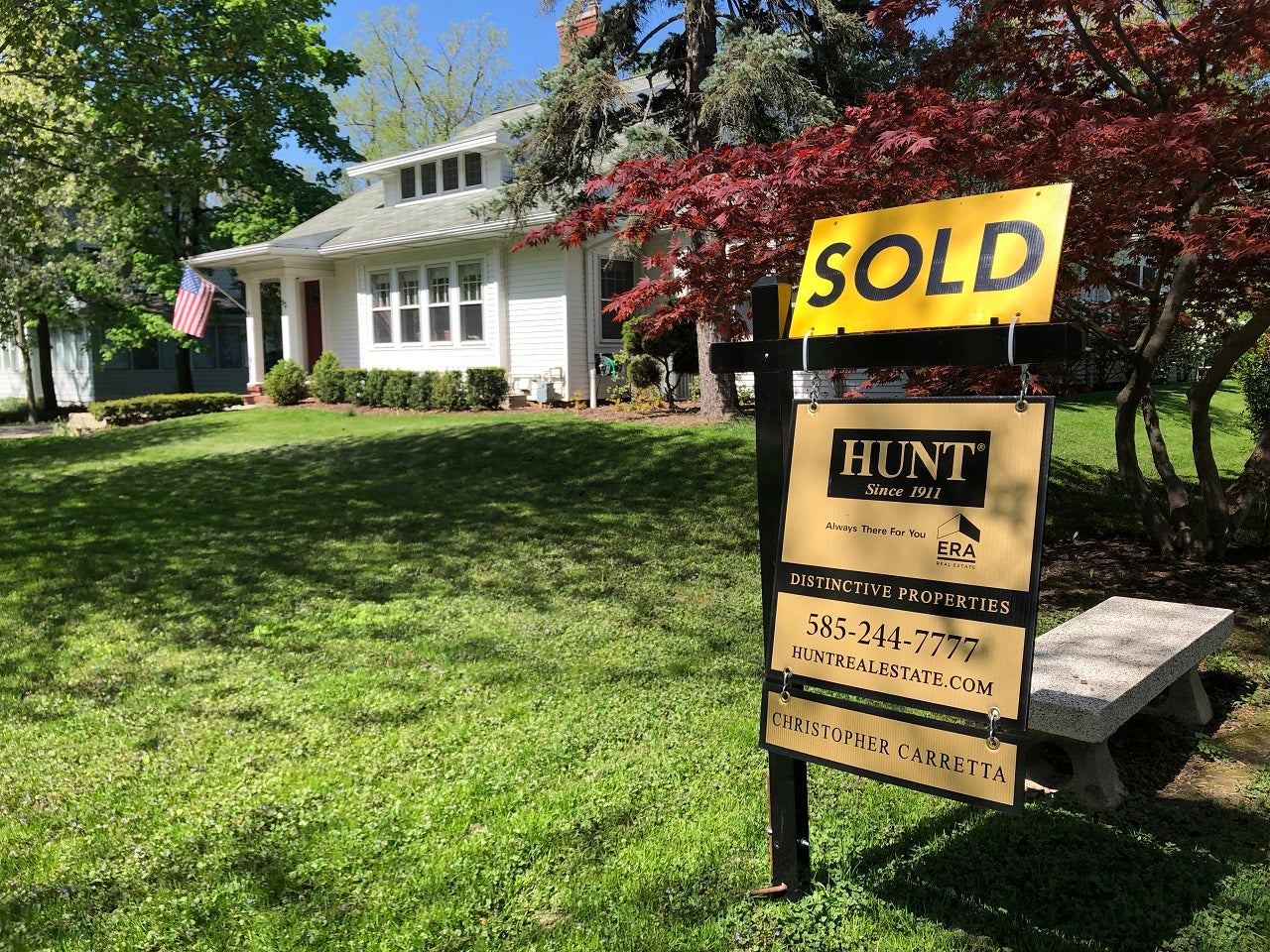 Mortgage demand plummets as interest rates hover near 13-year high | Fox Business